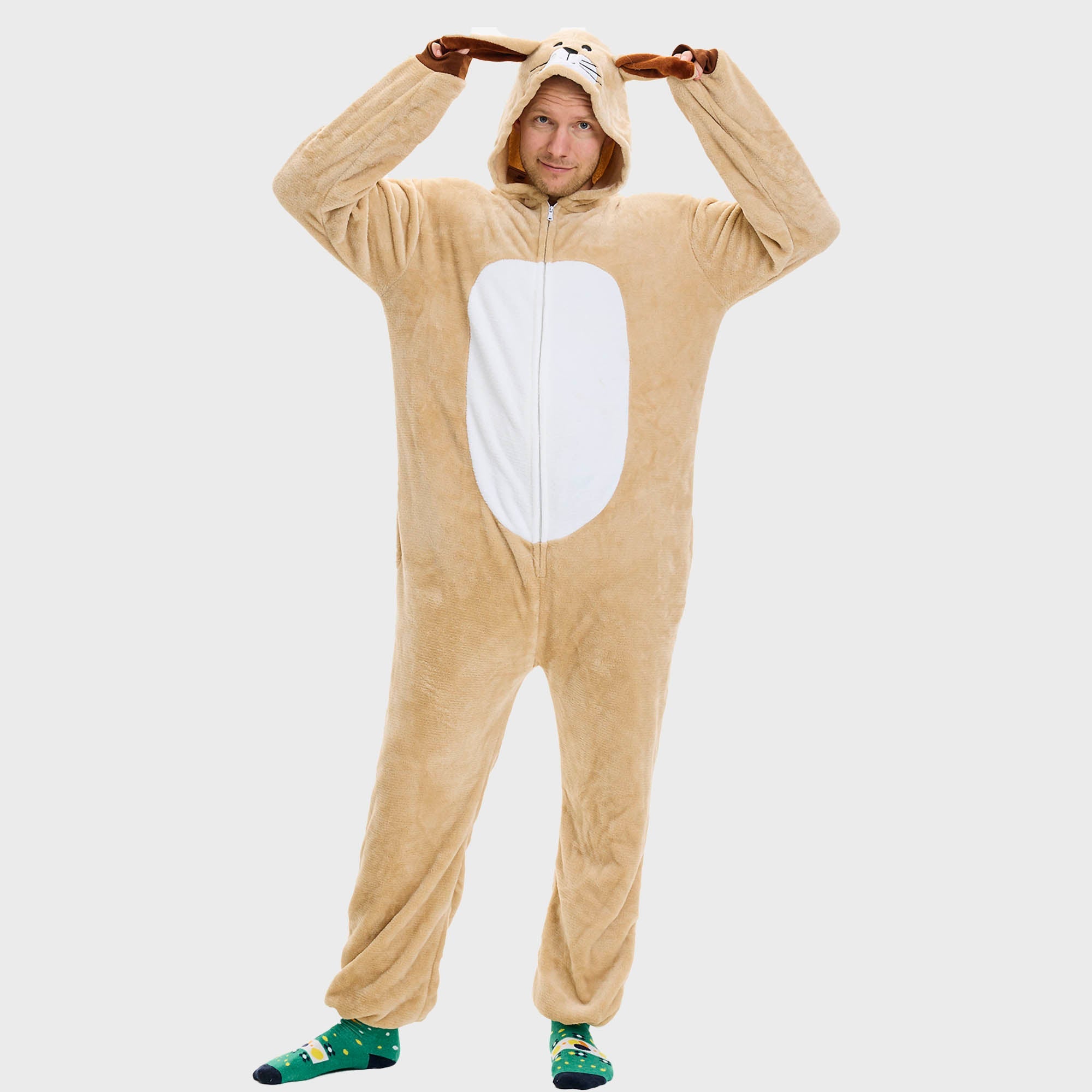 En mann i påskeharedrakt.