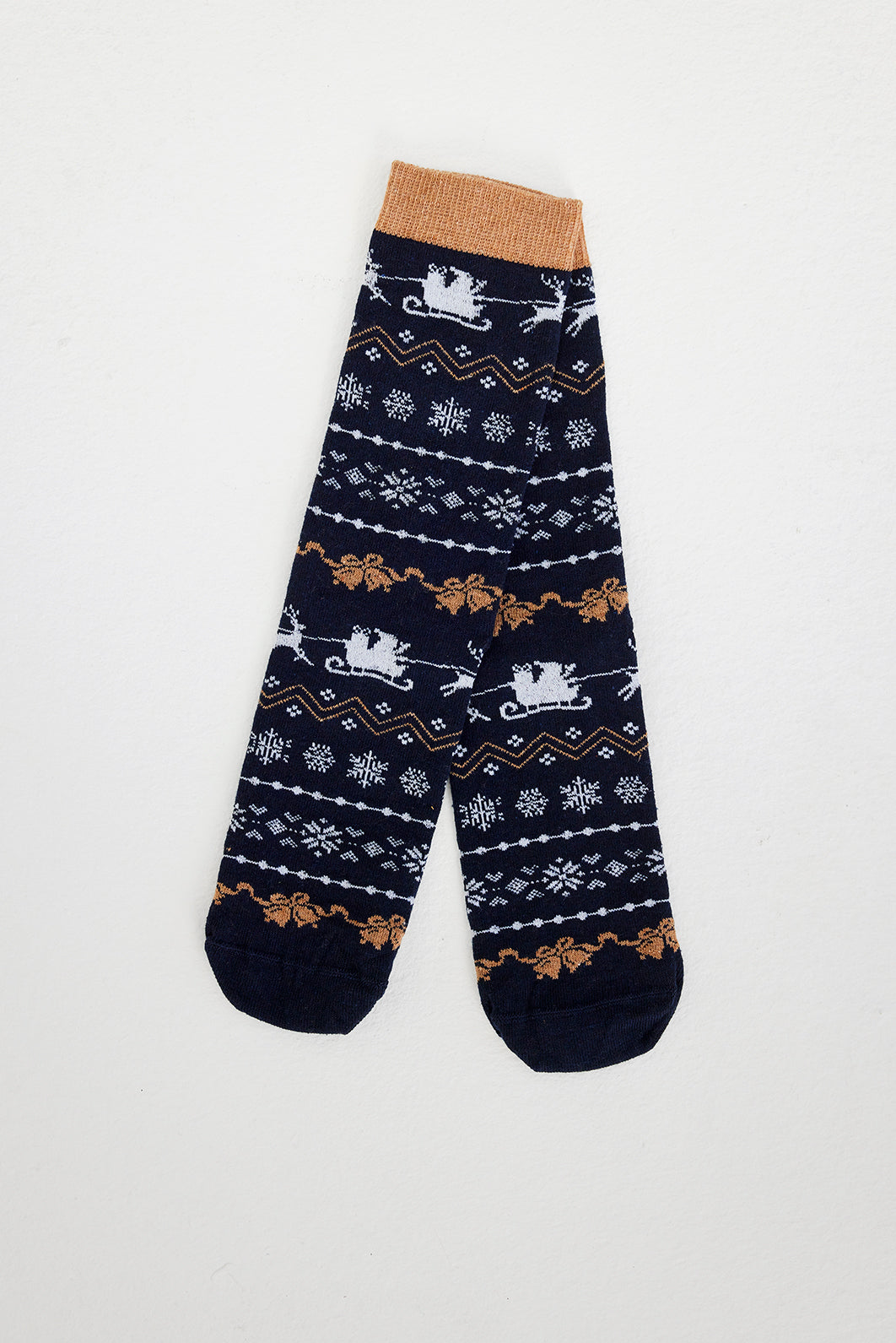 Svarte julesokker med julemønster på.