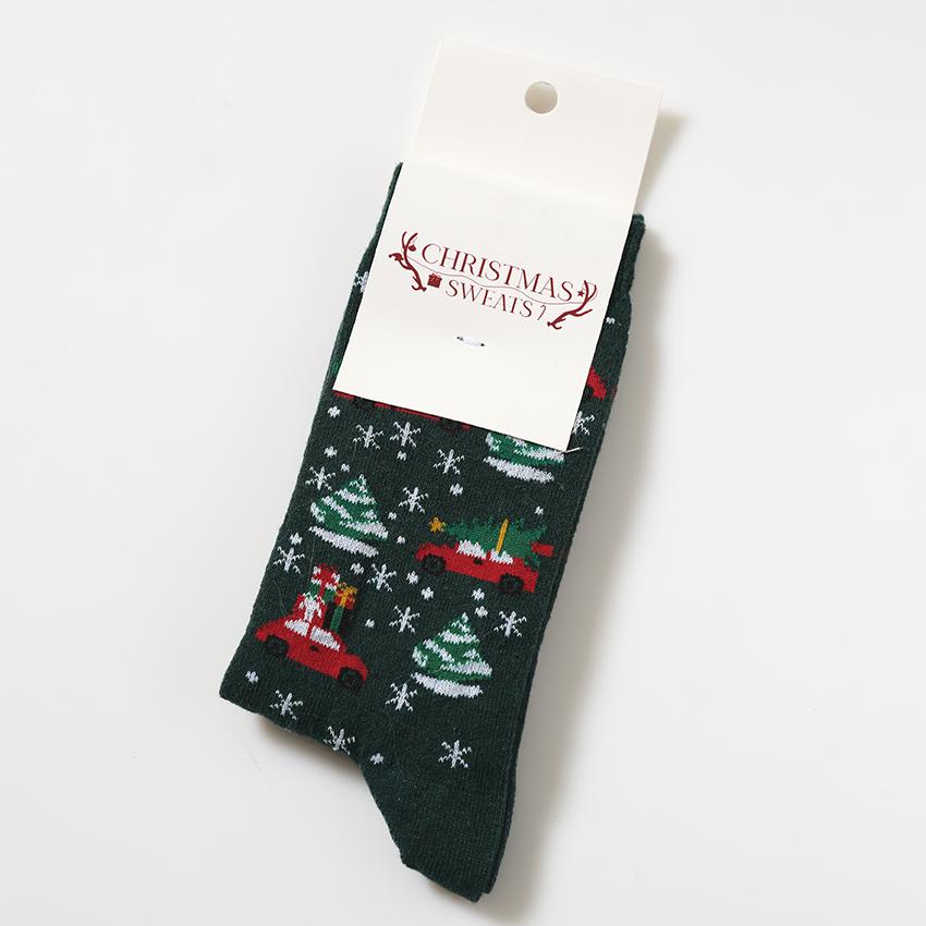 Et par julesokker med biler på.